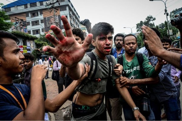बांग्लादेश में हिंदुओं के खिलाफ हिंसा अब भी जारी (photo- bloomberg)